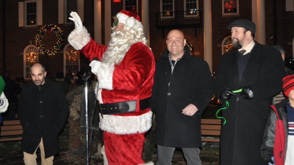 It was a very merry kickoff to the holiday season in Springfield last night. Check out the story here: bit.ly/33SpuV0 #Springfield #CommunityLife #WinterCelebration <a href="/SpringfieldTwNJ/">Springfield Twp NJ</a>