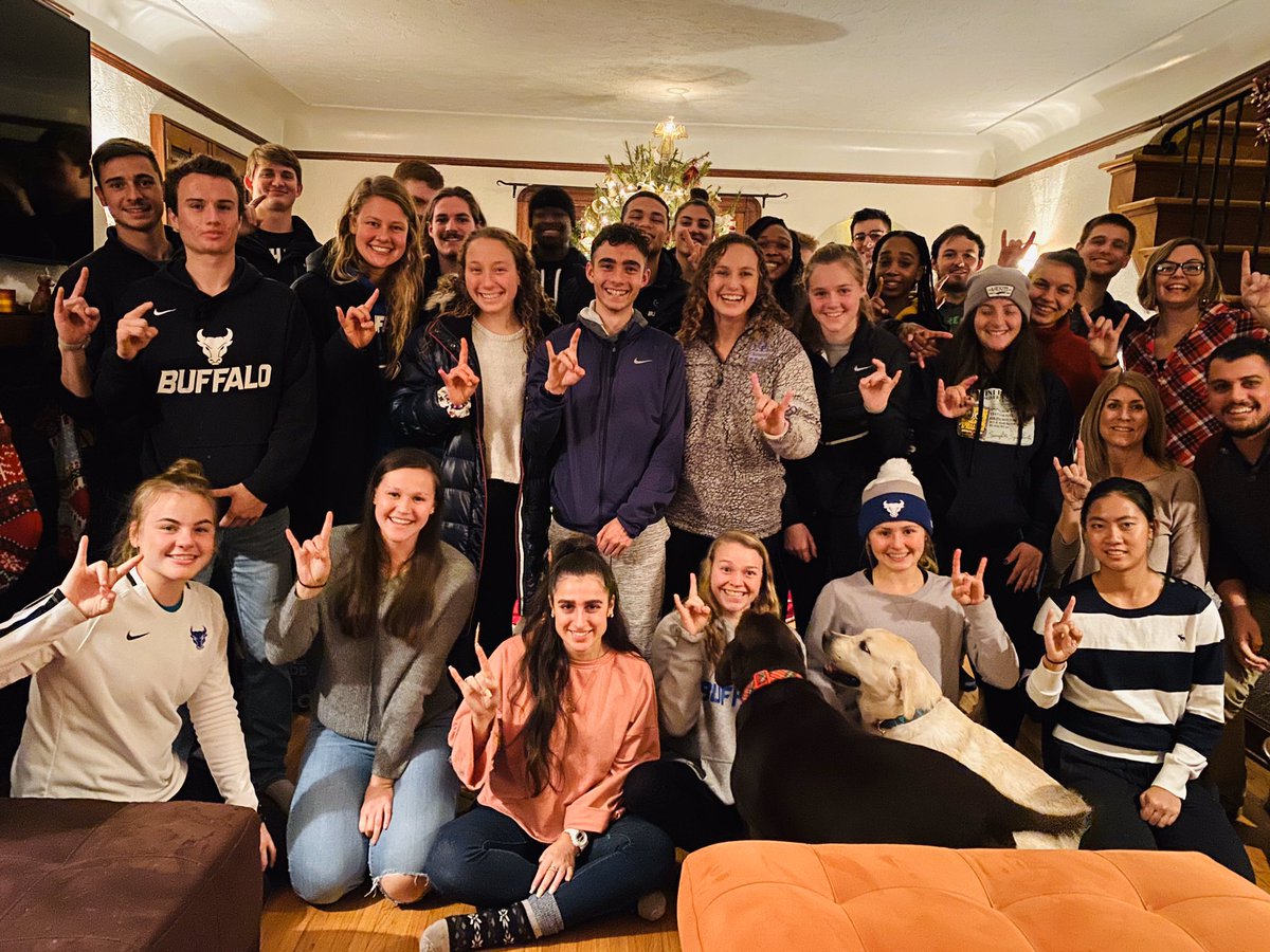 BullsExcellence's tweet photo. Grateful for this group of student-athlete leaders and all they do to serve their peers, our department, and our community. #UBSAAC #YouAreEnough #HornsUp 🌲🎁❤️💚 @UB_Bullspride @UBAthletics https://t.co/NCr4cdOn0H