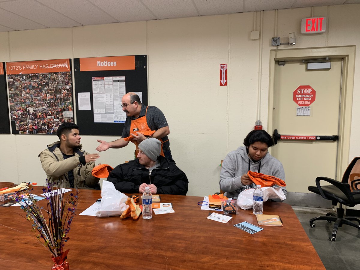 SusanCortese's tweet photo. D36 LI NY SM Chris shares what the “VALUES” we wear “CLOSE TO OUR HEARTS” mean with new Associates Erick, Luke & Kevin. Welcome to our family! @HuntingtonHD @McMullenCJ @JahnJoyce @LemmaTony @PeterDeStasio @DonnaMarron5 3 new members of #ISupportTHF @sherryyaskin @ShannonSGerber https://t.co/WjLBauWo3u