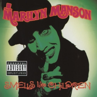 kirara07190719's tweet photo. 一整個下午都在聽 Marilyn Manson 的 Sweet Dreams
雖然是老歌了,還是很好聽
#MarilynManson
#SmellsLikeChildren https://t.co/OjxOO4TJwG