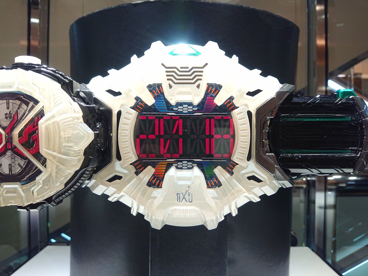 音速の騎士 Twitter પર 池袋東武百貨店 仮面ライダージオウ 劇中アイテム展示 ジクウドライバー グランドジオウウォッチ 平成大ライドウォッチ 逢魔降臨歴 ベルトとウォッチは恐らく撮影アップ用で変身後のガワサイズなので刃唯阿さんばりの デカい が