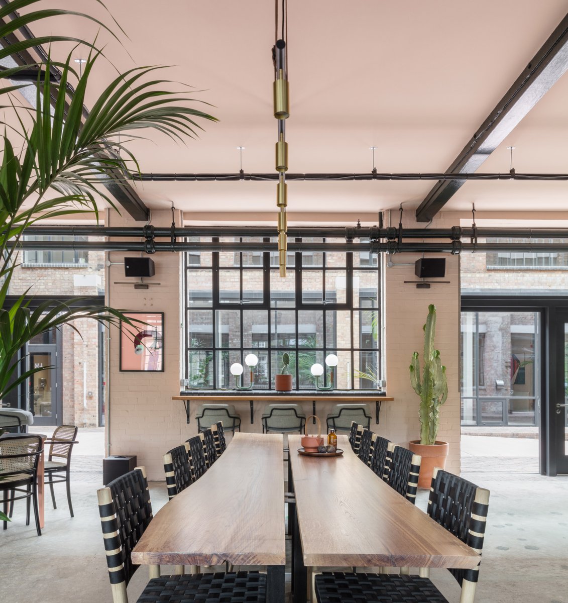 FandCCityLiving's tweet photo. We've been showcasing a few stunning interior designs in East London recently, but it's not just about coming home to stylish surroundings - you can work in them, too.  

This coworking space in Hackney even made the hallowed pages of Dezeen recently:https://t.co/4nls21WyuM https://t.co/yaIns2G13P
