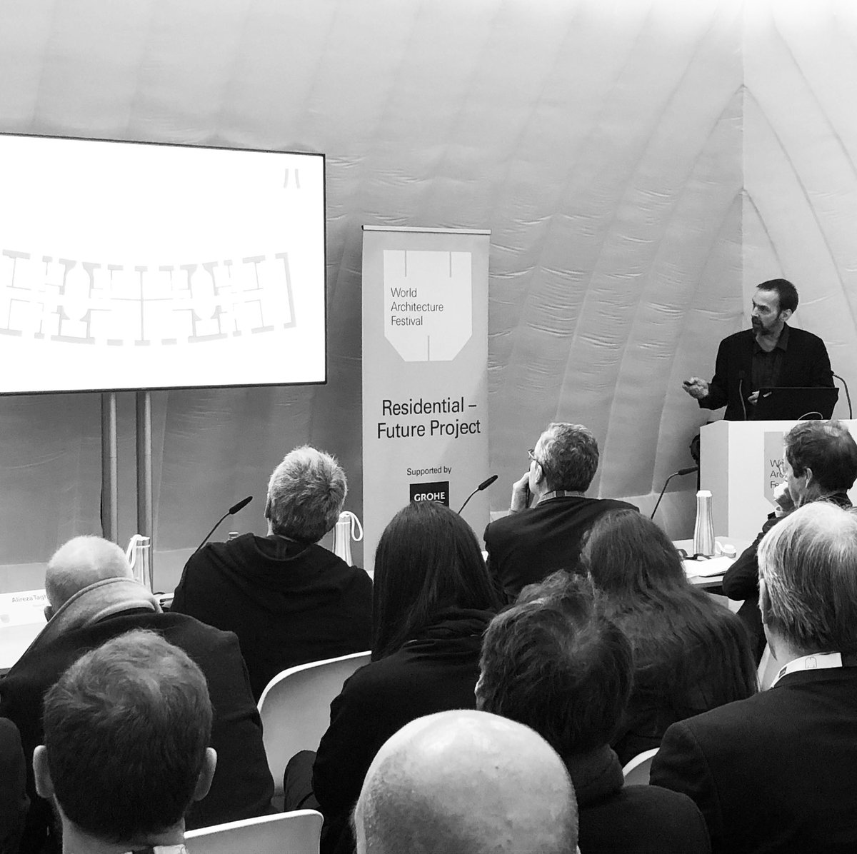 Mr_MichaelLewis's tweet image. Inspiring presentations from Hugo and Simon @FCBStudios discussing projects for @Cambridge_Uni and @UofT respectively @worldarchfest Two very different projects but share a deep rooted understanding of place and a highly sustainable agenda. 👌