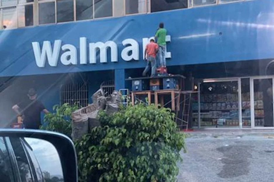 NDtitulares's tweet photo. Reinauguran bodegón en Puerto Cabello y lo llaman «Walmart» - https://t.co/2vOCyYTt7Q https://t.co/WU62cWPI8L