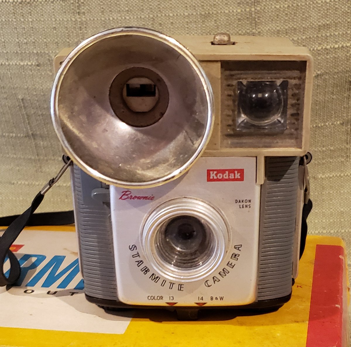atticesoterica's tweet photo. Vintage Kodak Brownie Starmite Outfit in Original Box with Owners Manual and Flash Bulbs https://t.co/Eizc8zoCtn #Etsy #AtticEsoterica #Vintage #FlashBulbs https://t.co/SfApdTCv2y