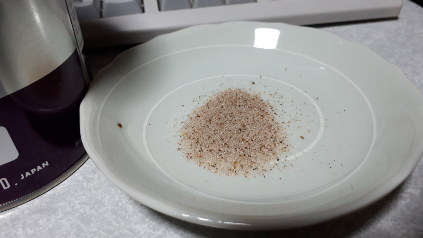 ゴッシ R7l ついに念願のこれを手に入れました 中華料理屋さんでから揚げ頼んだら付いてくるあの謎の塩です 花椒塩 かしょうえん という物らしいです S B Youki Gabanなどのメーカーからも出てるけど 自分で調べた限りこのc Aのやつが一番近いかな