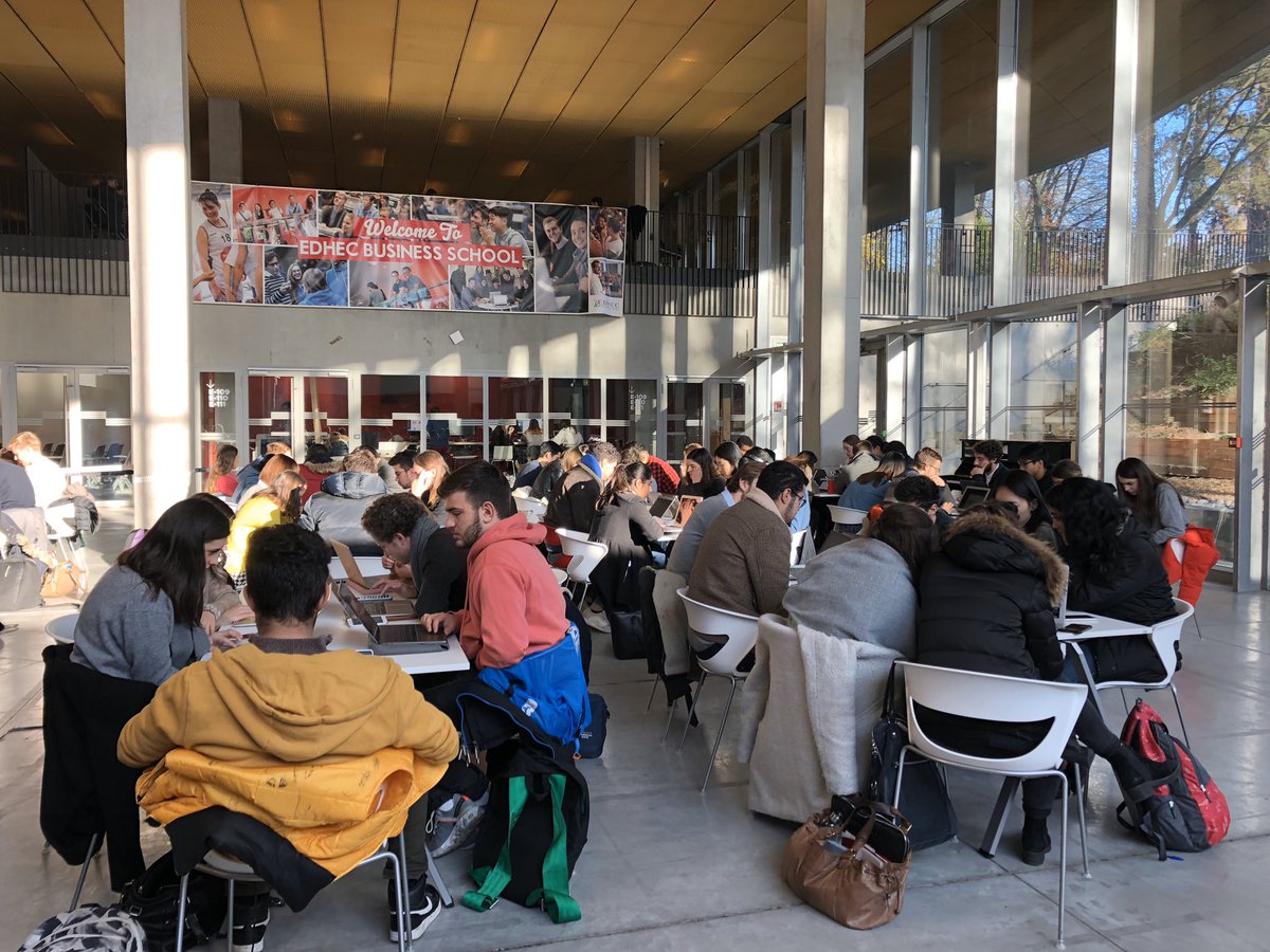 EDHEC_BSchool's tweet photo. This week we had the #capestone business game with campsim Chicago and over 900 #EDHEC involved from all our graduate programmes. The 144 teams worked on 24 industries! #MakeAnImpact https://t.co/9fzimQ5gUH