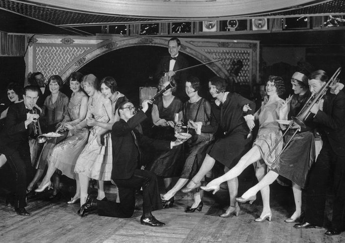 AlexScholarship's tweet photo. Over the Moon to Announce on #RepealDay, at the Dawn of the 2020s, Our Spring Benefit Gala on APRIL 25 Will be a Salute to the Roaring Twenties. ✨🥂✨Save The Date Click for Exclusive Sponsorships & Info https://t.co/gyCWEQwSFZ
#ARoaringGoodTime #AlexandriasBiggestBlackTieParty https://t.co/YExK5j1pPw