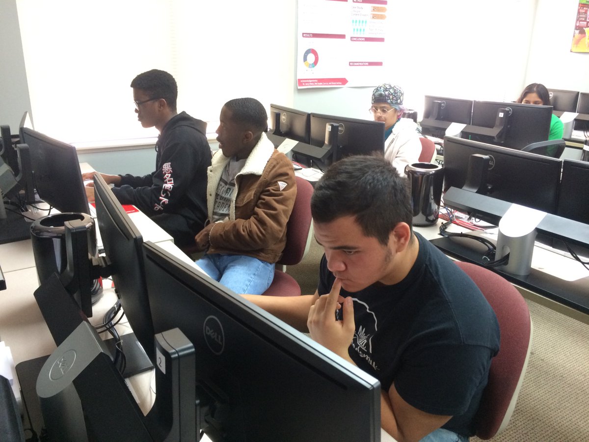 DigitalMediaAca's tweet photo. DMA Juniors @UHCOT creating in the labs on campus. @HHS_Canes @FBISD_CTE @FBISD_SEL https://t.co/XqoBoffkSN