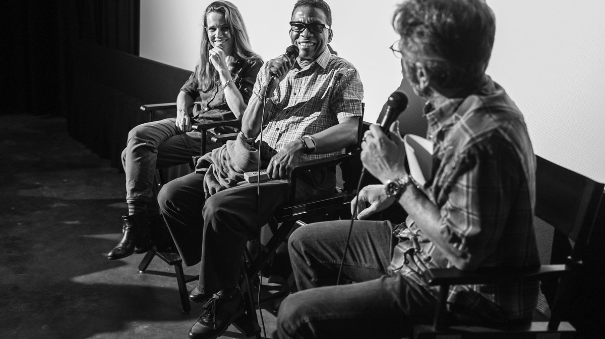 BlueNoteFilm's tweet photo. #tbt ⁦@herbiehancock⁩ and Director Sophie Huber interviewed by ⁦⁦@marcmaron⁩ following a screening of BLUE NOTE RECORDS: BEYOND THE NOTES (⁦⁦@BlueNoteFilm⁩) at ⁦⁦@laemmleglendale⁩ 💥
📸Tomo Muscionico https://t.co/fMFWM2NKT8