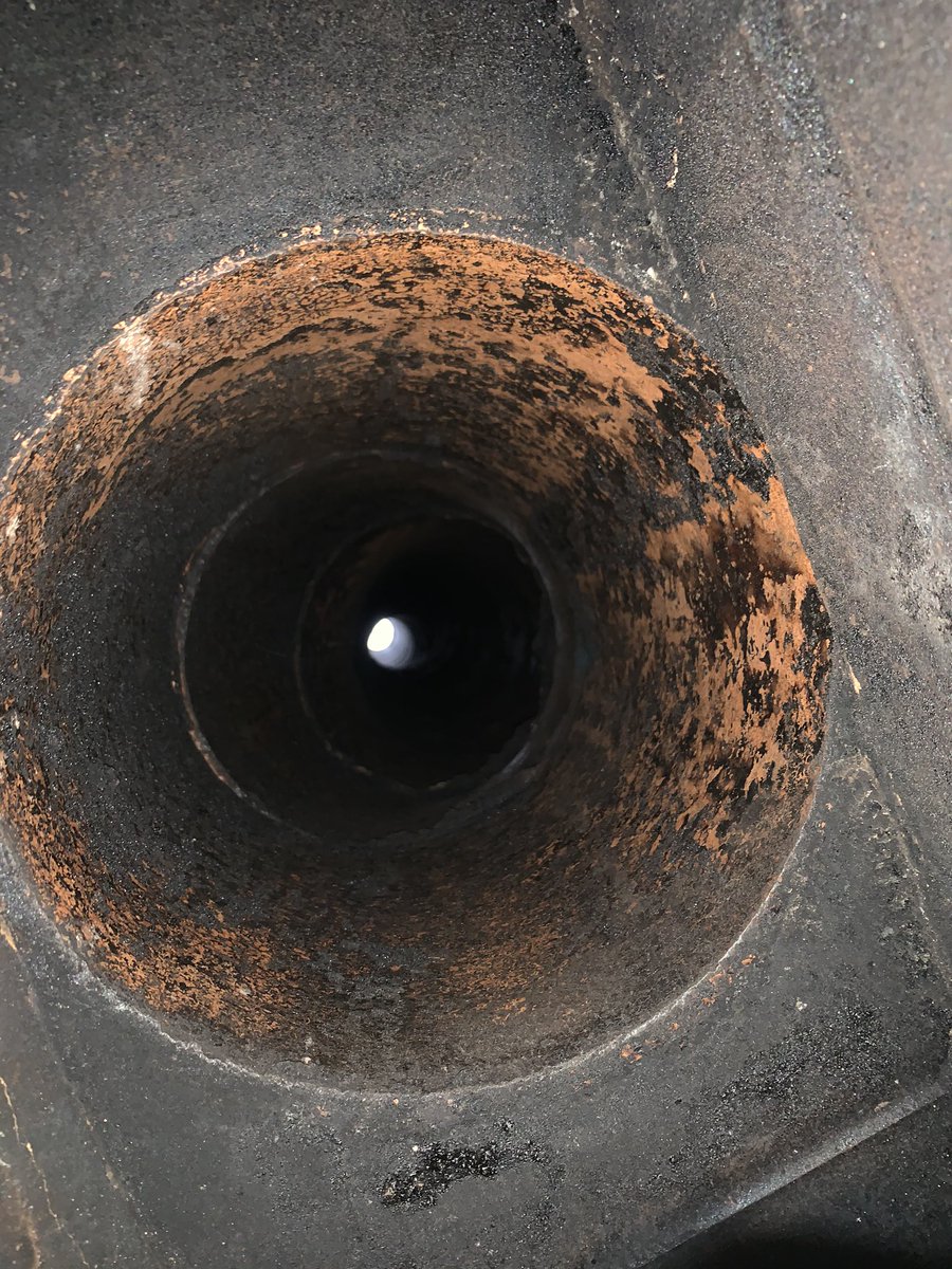 Love a before and after chimney sweeping photo. Using only the best  <a href="/SnapLokUK/">rotarypowersweeping</a> rods and mole brush #topjobeverytime #chimmeysweepkent 👍🏼🔥