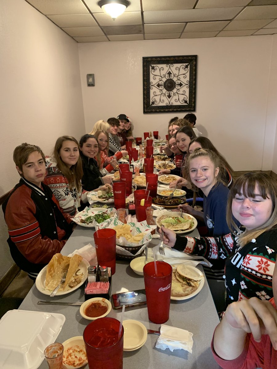 ButlerSpanTeach's tweet photo. First singing, then eating...  #spanishclubisfun! https://t.co/1fXC7a0xbt