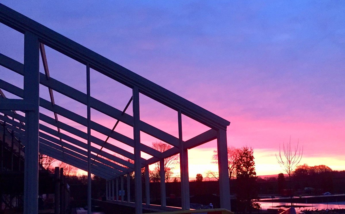 WhiteCottageLB's tweet photo. What Beautiful Sky at Bridgewater This Morning! #winter #greenhouse #RHS @RHSBridgewater https://t.co/xi8AoSbNYC