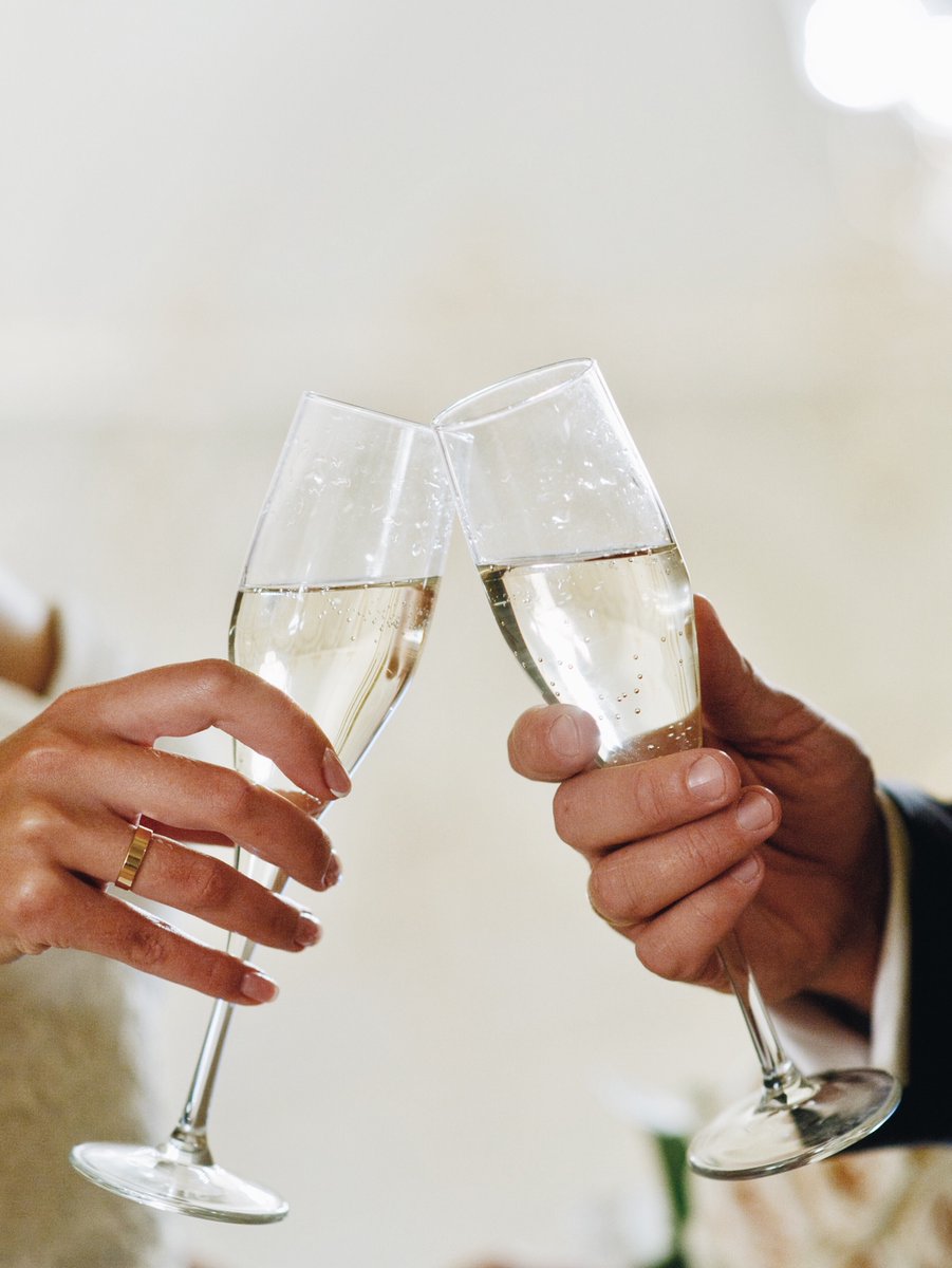 Dance your way into the new decade at our Bubbles &amp; Bow Ties party! Our New Year's Eve celebration will include live music, a DJ, open bar, late-night bites and plenty of champagne. bit.ly/332Gffy