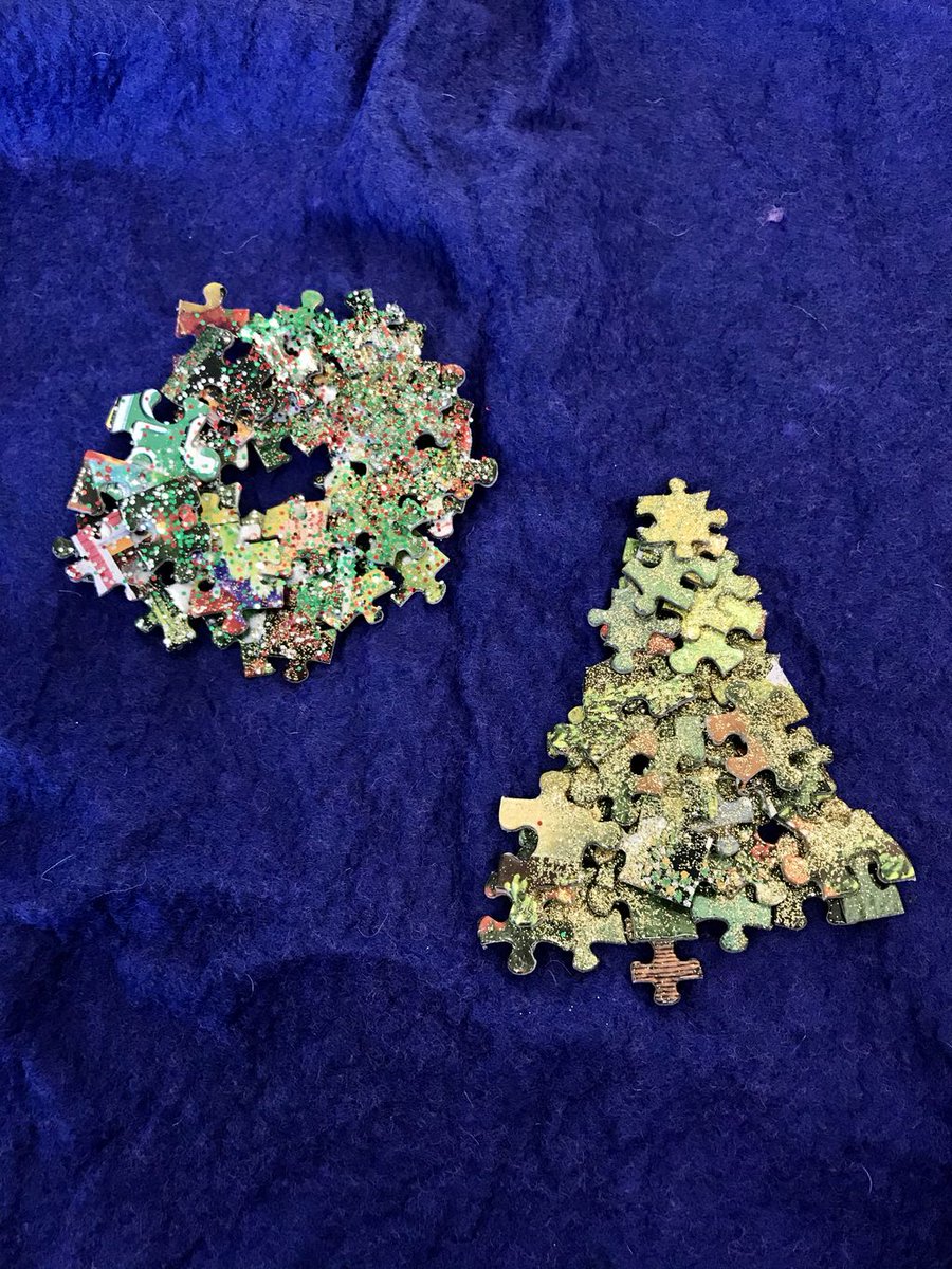 Peabody_Library's tweet photo. We're getting crafty this Saturday! Make your own holiday wall hangings or ornament creations with puzzle pieces. Yes...we have glitter! 🤗 Visit the library from 9:30 - 10:30 a.m. #HolidayCrafts #WhitleyPPL https://t.co/3aRaKdctXJ