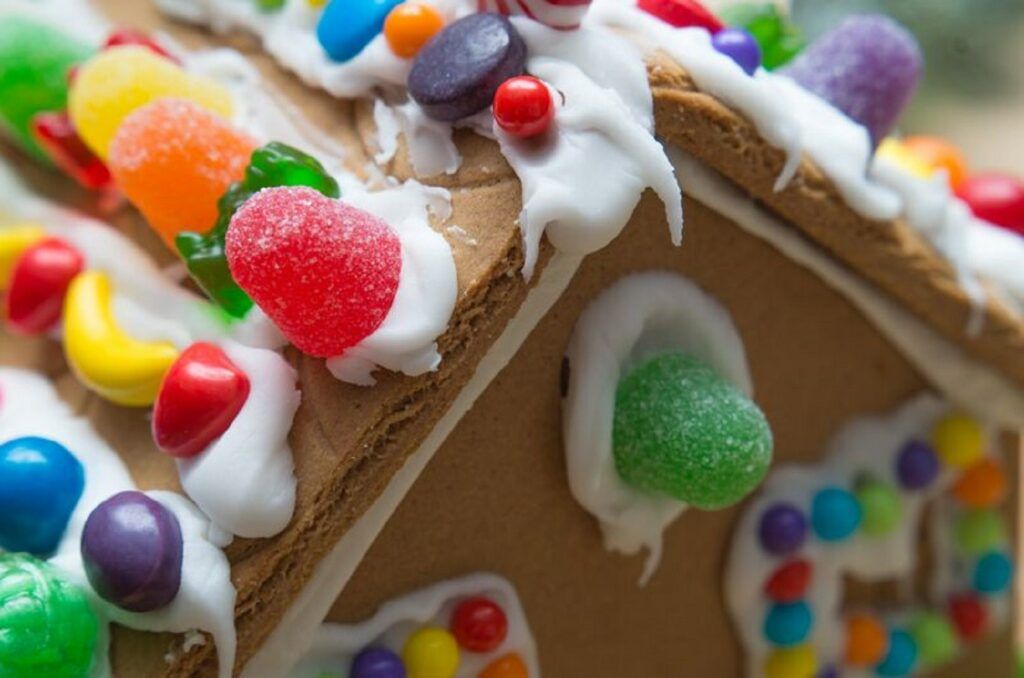 Peabody_Library's tweet photo. Let's see those gingerbread houses! Drop off for the gingerbread house decorating contest begins today, through December 10. https://t.co/mSHW54c0Rp #WhitleyPPL #GingerbreadHouses https://t.co/FAq8gAohXT