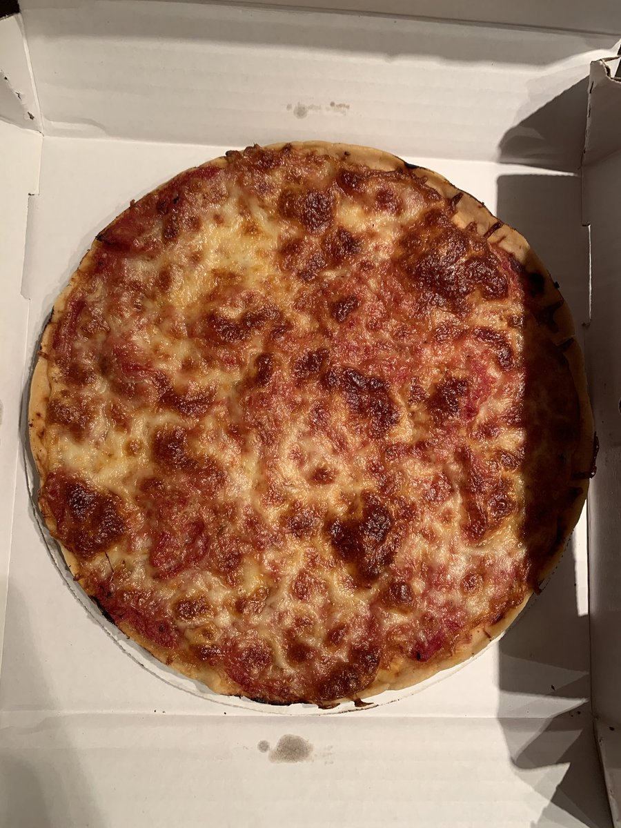 OmgPizzaClub's tweet photo. So should I just fold it? Like a taco? #CanDo #NoCutNoProblem  #pizzaclubforlife https://t.co/hODGjEj60R