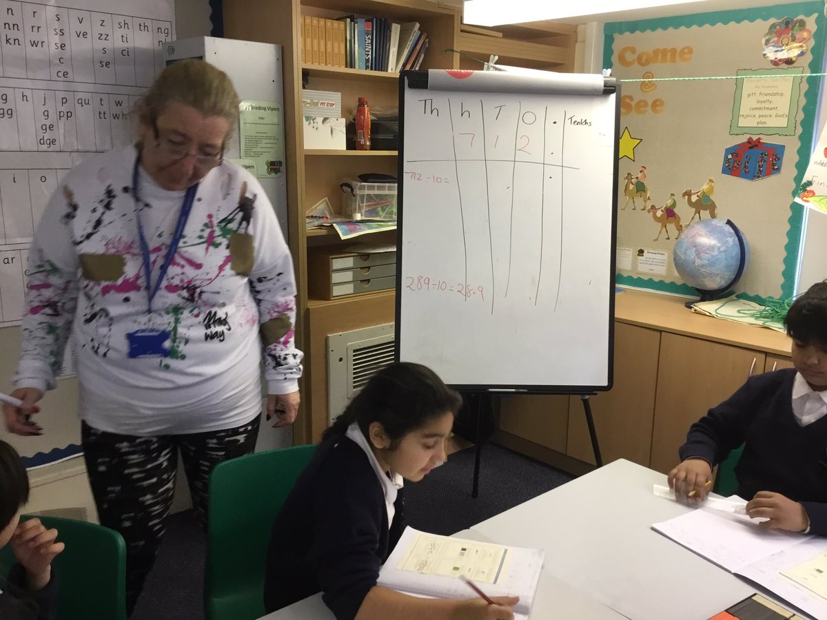 InspirationsStm's tweet photo. We learned a great method of diving by 10. We know how we divide 10 but also what the Maths behind it! We can use equipment but we can also use a written method! #STMMaths #STMMultiplication #STMY4Maths https://t.co/uIxd4d5PrL