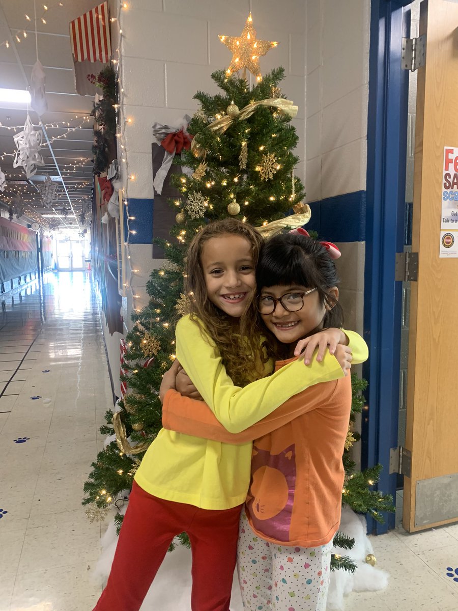 MrsDodd's tweet photo. Happy Holidays from our “Framily” (friends who are like family) to YOURS! #2ndGrade #LostRiverElementary #HappyHolidays #Room209 https://t.co/ueHJxqtP3R