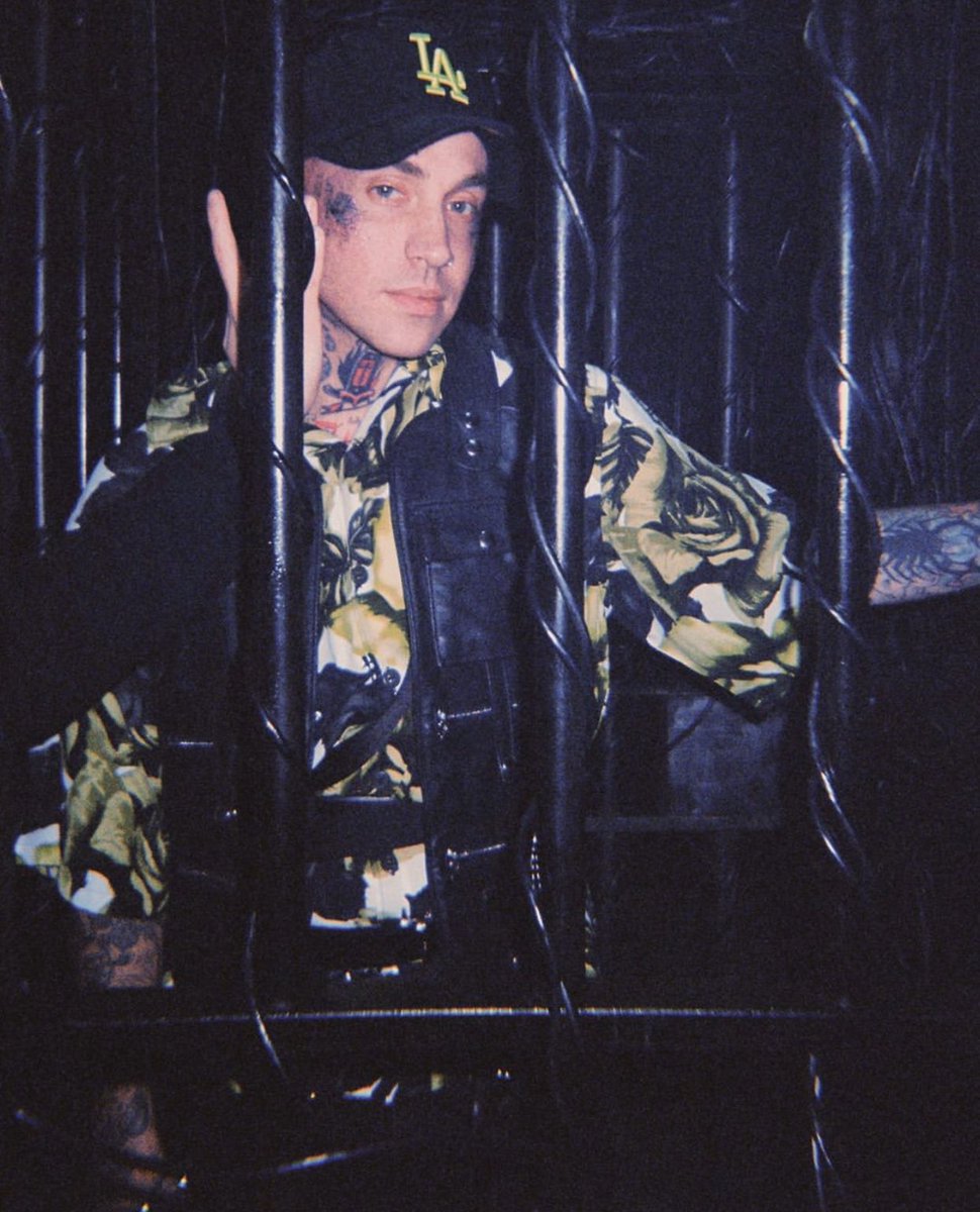 iamblackbear's tweet photo. 💛 bts of hgb 💛 https://t.co/AsFaZwyk3y