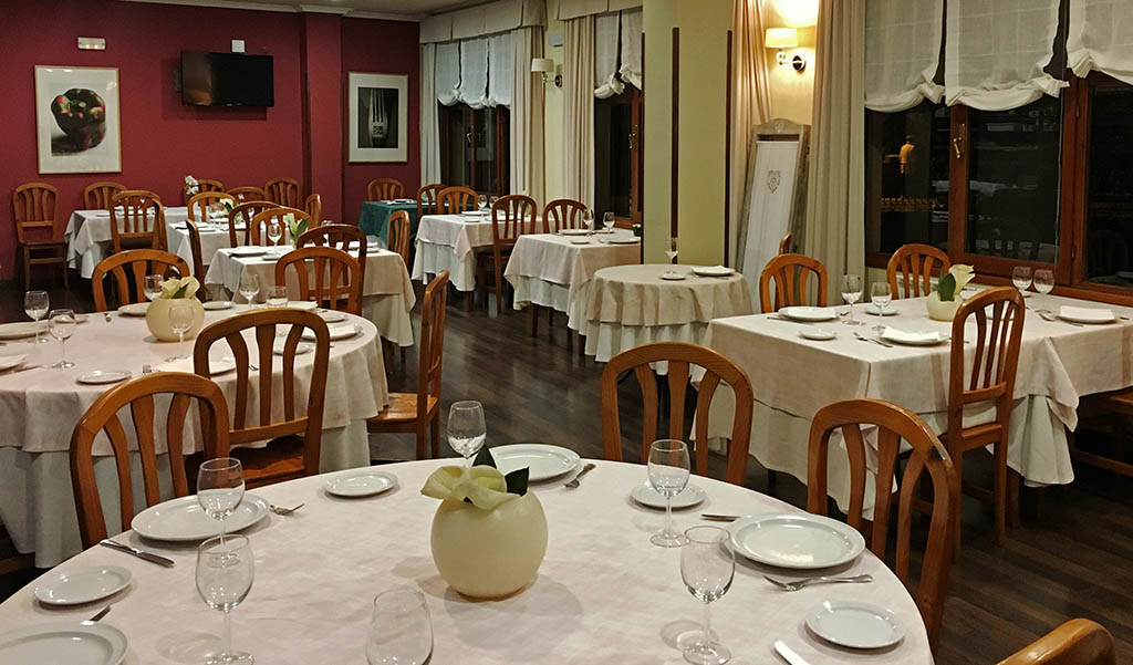 XXXV JORNADAS GASTRONÓMICAS DE EL BIERZO
Arroz con calamares, Merluza en salsa de setas y Tarta casera de pera Conferencia, alguna de las sugerencias del restaurante Casa Méndez de Villafranca del Bierzo. 
turismodelbierzo.es/35jornadas.pdf
#jornadasgastronomicasbierzobierzo2019 <a href="/CCBierzo/">Consejo Comarcal del Bierzo</a>