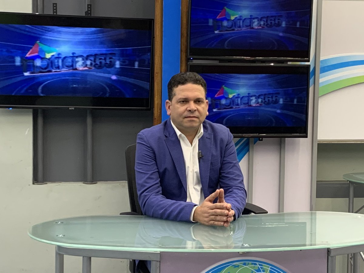 Papitocruzrd's tweet photo. Gracias a la producción de 
@Supertv55 y al elenco de “Noticias 55” especialmente a #AlexSantiago por recibirnos en su espacio para conversar sobre nuestra propuesta municipal. #HacerMasPorLaCiudad  #Santiago #Canal55 https://t.co/h9t1iWUuKA