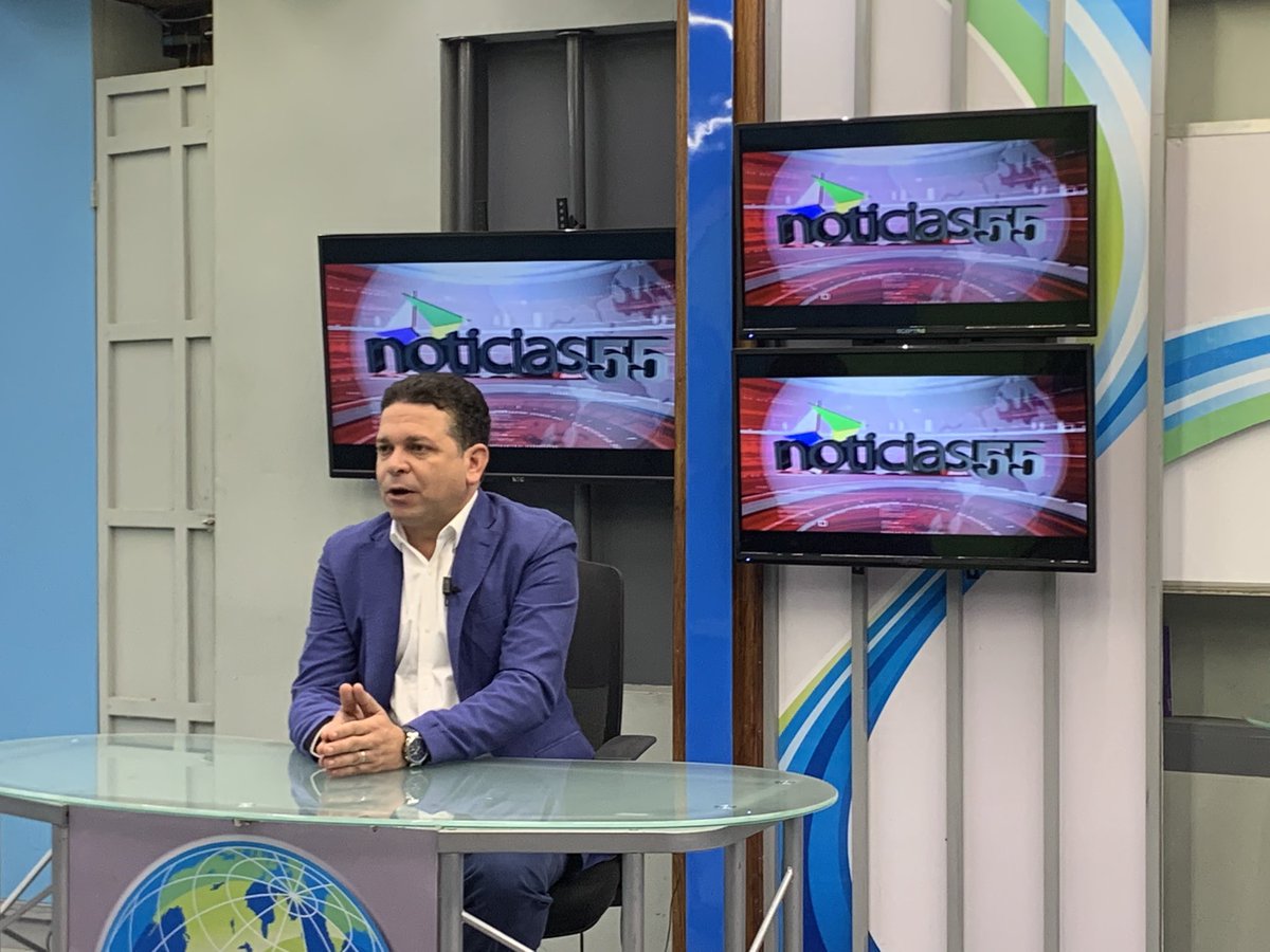 Papitocruzrd's tweet photo. Gracias a la producción de 
@Supertv55 y al elenco de “Noticias 55” especialmente a #AlexSantiago por recibirnos en su espacio para conversar sobre nuestra propuesta municipal. #HacerMasPorLaCiudad  #Santiago #Canal55 https://t.co/h9t1iWUuKA