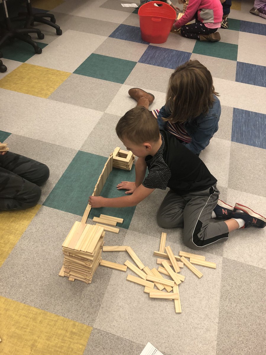 herbertjen23's tweet photo. Ss designing and building snow forts, then testing for strength!  @RoundHillES https://t.co/kM0UXwGaoc