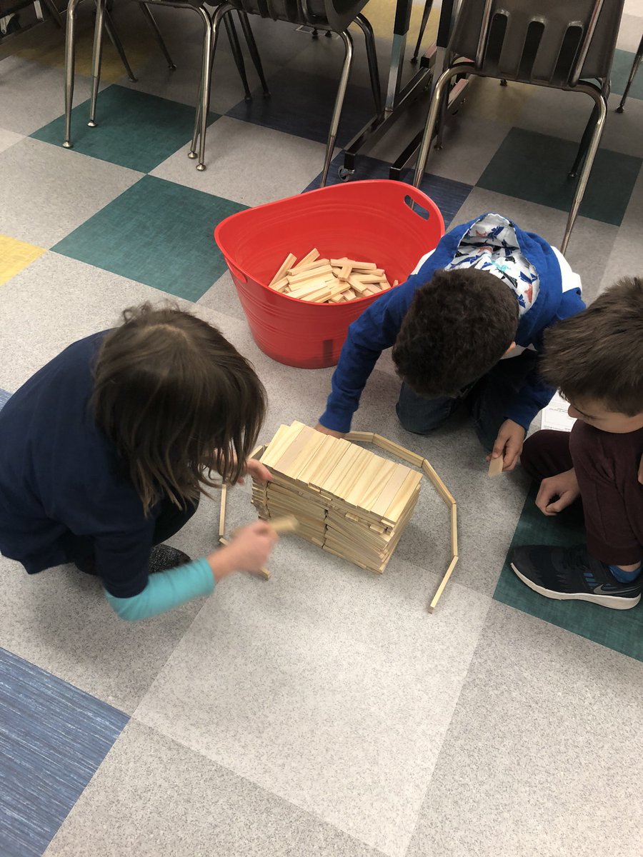 herbertjen23's tweet photo. Ss designing and building snow forts, then testing for strength!  @RoundHillES https://t.co/kM0UXwGaoc