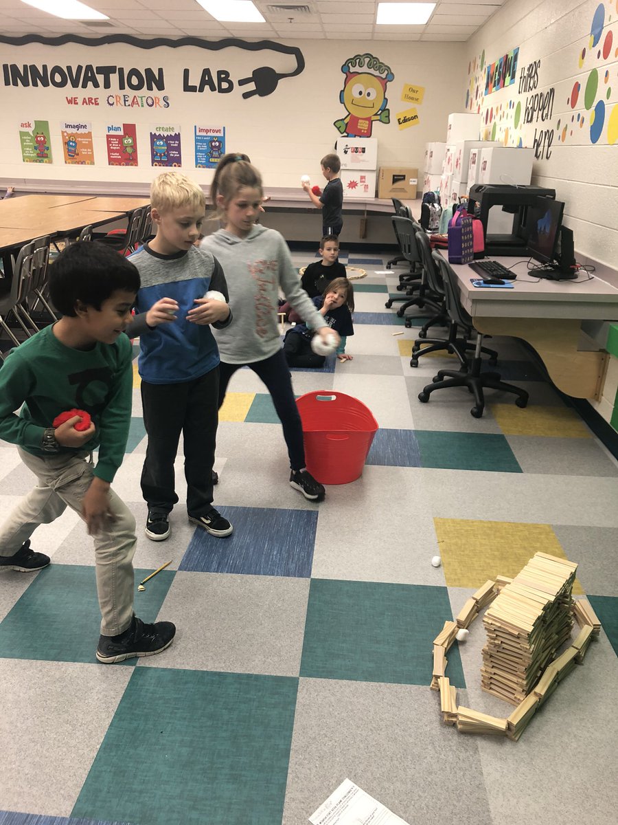 herbertjen23's tweet photo. Ss designing and building snow forts, then testing for strength!  @RoundHillES https://t.co/kM0UXwGaoc