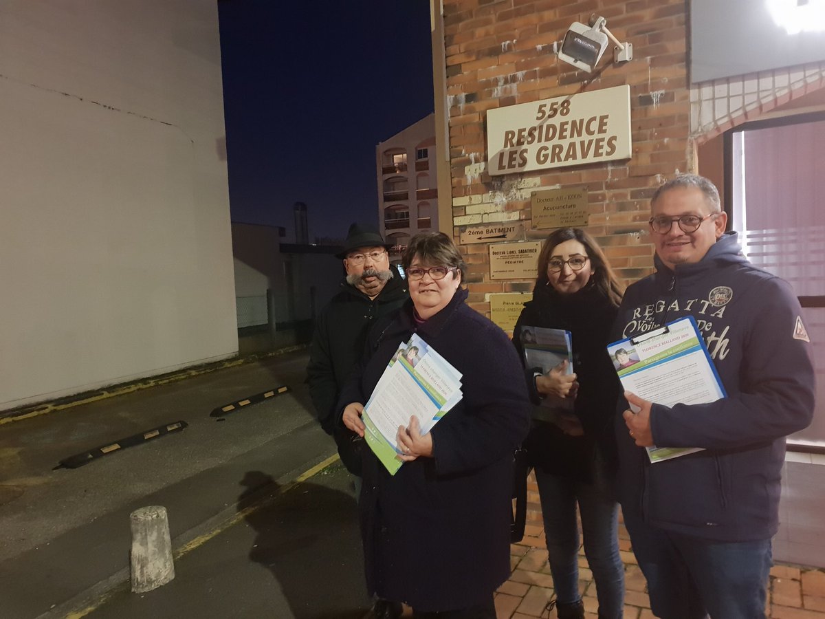 osonschangerVO's tweet photo. Il fait nuit mais les habitants du quartier du #pontdelamaye sont là pour nous accueillir pour notre premier porte à porte.100% #motivé 100% #proximité. https://t.co/IOt98ZYNRl