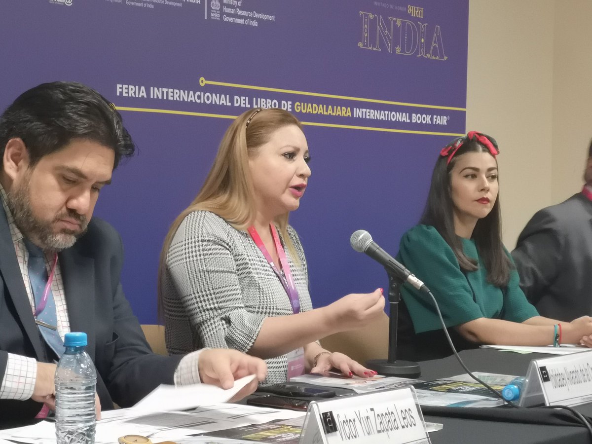 En la <a href="/FILGuadalajara/">FIL Guadalajara</a> iniciamos con la presentación de la Revista #QuidIuris con la Magda. <a href="/yolidabeyac/">Yolidabey Alvarado</a>