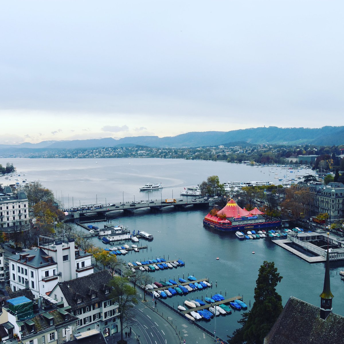 kg4R72PsfPytpDa's tweet photo. زيورخ المدينة القديمة #zürich https://t.co/XGb0CAEYRr