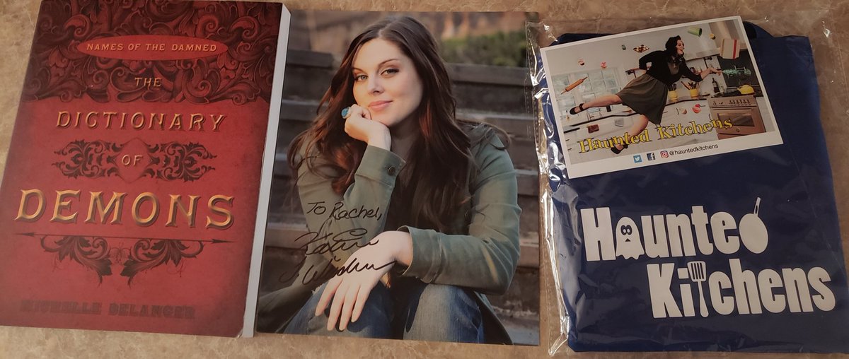 rhagz3131's tweet photo. I'm so stoked. Thank you for the opportunity to win the Halloween giveaway contest, @KatrinaWeidman. @HauntedKitchens. In honor of Sidney Prescott being our favorite, I had to incorporate the Scream mask in. https://t.co/s7ObTDgTnS