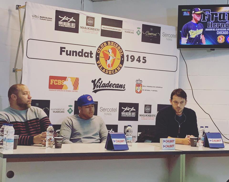 Frank Hernandez el nou jugador dels Chicago Cubs MLB a l’acte preparat pel seu Club Béisbol Viladecans acompanyat del manager i pare Edgar Hernández i el President de l’entitat Joan Rodriguez. 
Felicitats Frank Hernández i sort en la teva nova vida professional ⚾️🔝