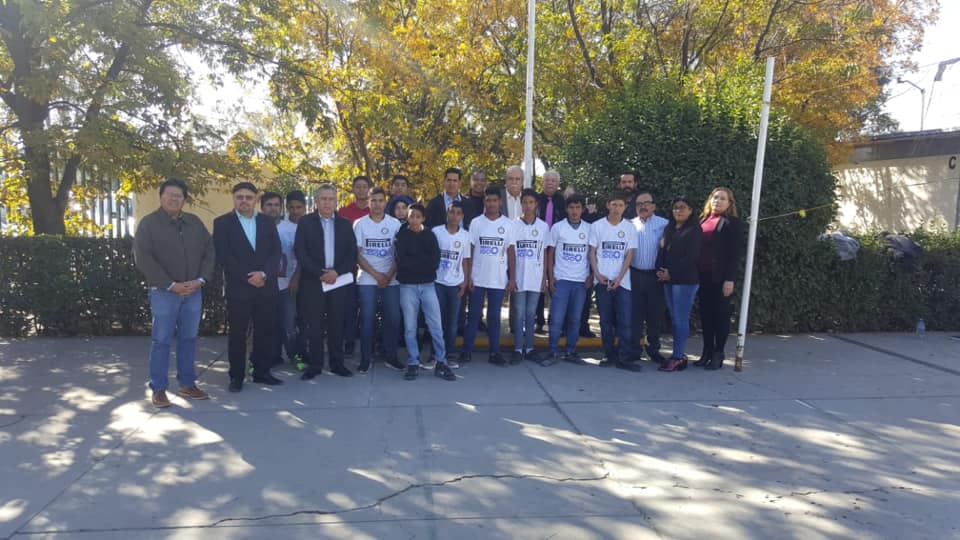 CONALEPDGO130's tweet photo. En la Reunión Ordinaria del Comité de Vinculación se hizo entrega de los uniformes del equipo de fútbol, agradecemos al Sr. Guillermo López de Lara.
@CONALEP_Dgo  @AlfredoParraA https://t.co/eifeeIjEQi