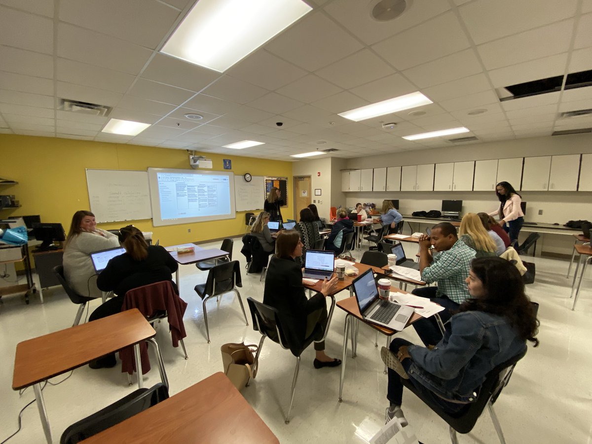 KevinThomasOCPS's tweet image. Elementary science coaches starting the day discussing successes at their school and how they are using the science resources. #OCPSscienceK5 @DaveGorham_OCPS @OCPSnews