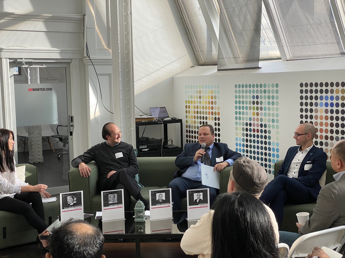 JanChmelikCZ's tweet photo. #EasyChange is finishing its 3 month #CzechAccelerator run with “Regulation for Breakfast” event in @Rent24C Bryant Park talking about #US vs. #EU and the opportunities for FinTechs &amp; Banks

@StartupsCZ @CzechInvest_CZ @ventureoutny https://t.co/MefqgGB1SB