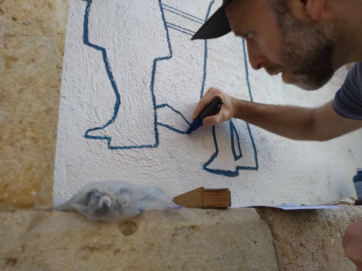 TGNcultura's tweet photo. En aquesta ocasió van ser els artistes @marta_contrer, @BertaArtigal i Tziki els encarregats de pintar els murs de dos immobles situats a la cruïlla entre els carrers Cartagena i Nou de Santa Tecla. Un punt de partida per un projecte que es vol anar estenent pel barri. https://t.co/XmjvNBOsZu