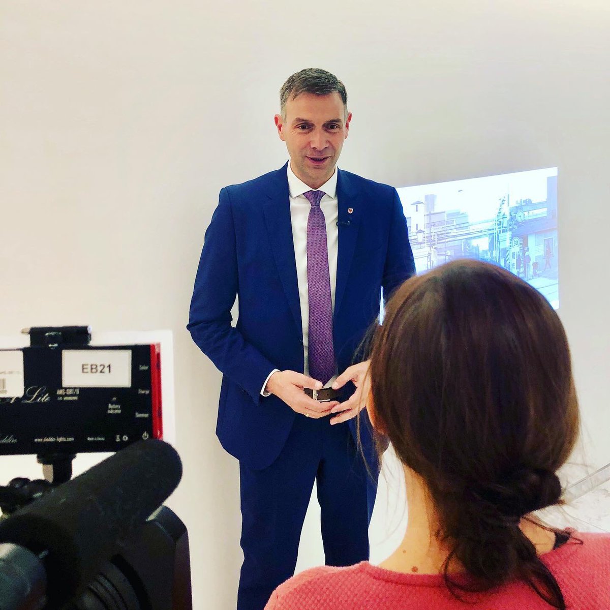 Ich habe großes Verständnis für die Sorgen der Menschen mit gebrochenen Erwerbsbiografie im #Osten. Ein Untersuchungsausschuss, der 30 Jahre zurückblickt ohne Lösungen zu schaffen, ist nicht der richtige Weg. Wir machen zukunftsgewandte #Politik. <a href="/rbb24/">rbb|24</a> #Treunhand #Interview