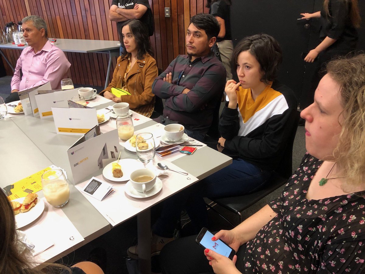 aguaslab's tweet photo. Debido a su destacada participación en programa Sin Límites del @CentroinnovaUC , @aguas_andinas fue invitada a la presentación de la undécima edición programa. En la jornada se compartió la experiencia adquirida durante el desarrollo de los 19 desafíos realizados. #innovación https://t.co/roinovLfkH