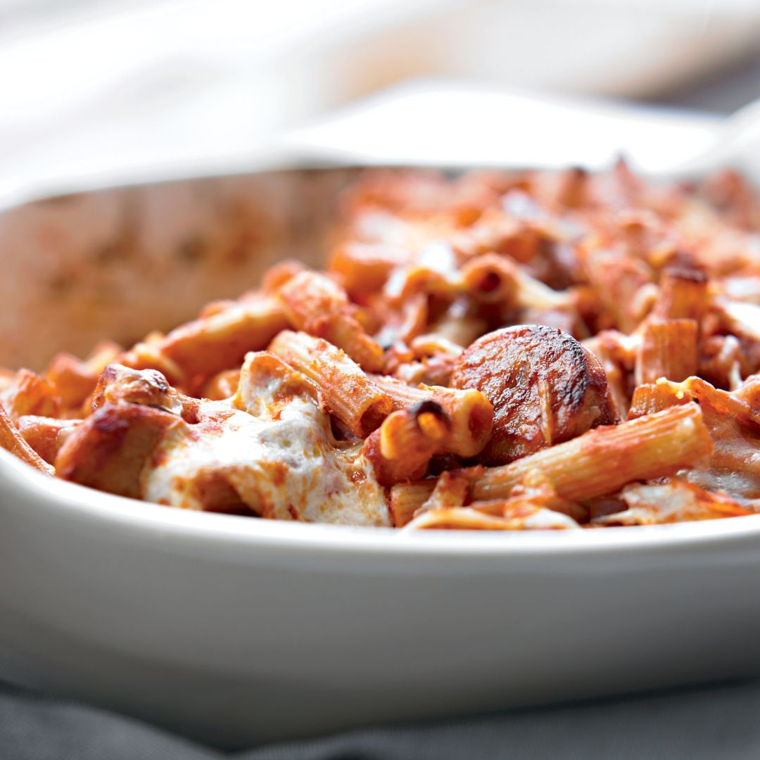 EatThisNotThat's tweet photo. As the weather gets colder, you don't have to go outside to get a good meal.⠀⠀
If there's one thing winter IS good for, it's providing the perfect weather to enjoy baked pasta. Our lighter version of the classic dish means you can happily indulge.
https://t.co/eO7kv4zcJS https://t.co/wCFKXuSTv7