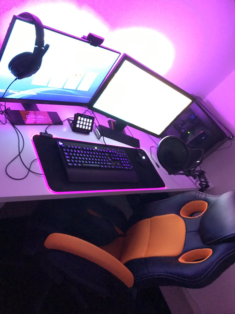 LIVE🚨

Twitch.tv/Divssss

How long til we get a <a href="/JackDanielsUK/">jackdanielsuk</a> sponsor? Drink enough of it🤷🏼‍♂️ come watch today’s antics🥶

#StayFierce #FierceFam 🐉