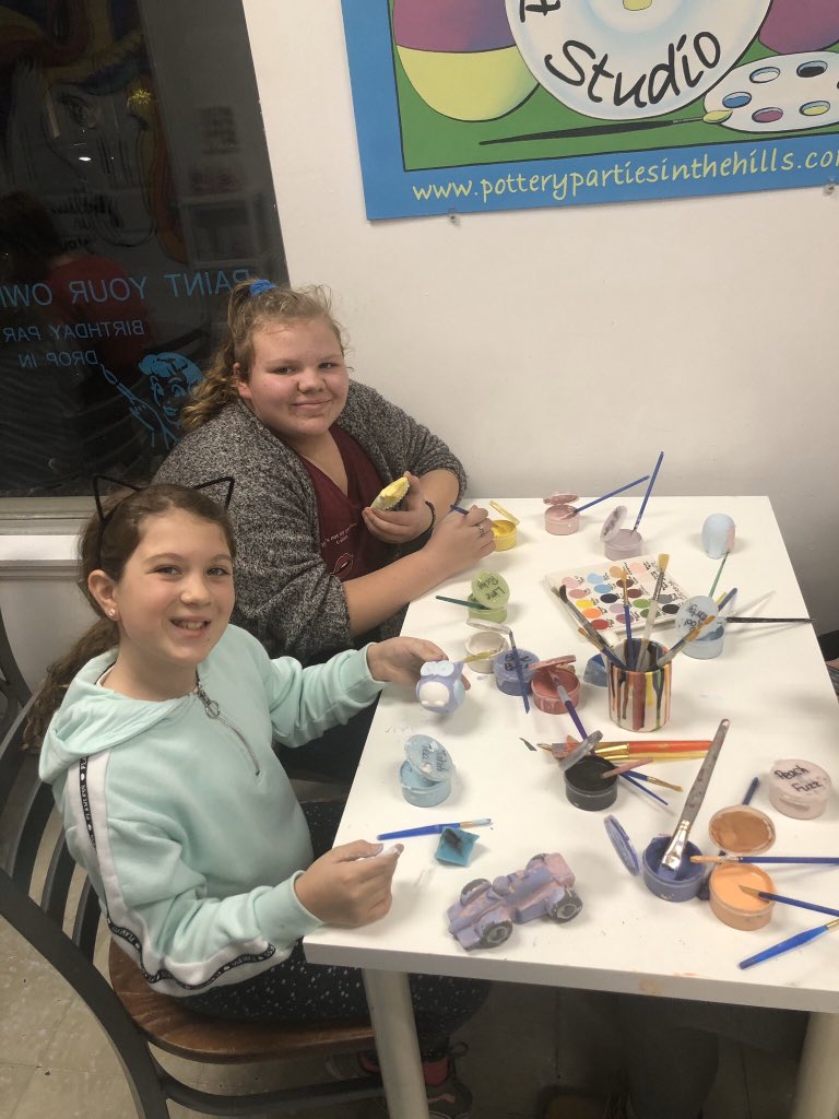 GGCOrangeville's tweet photo. #Orangeville #Pathfinders were also spotted having a fun night @PotteryParties! @girlguidesonnv #everythingshewantstobe #ArtStudio #ExperimentandCreate #community #hangingout #creative https://t.co/qExHGJyyjU