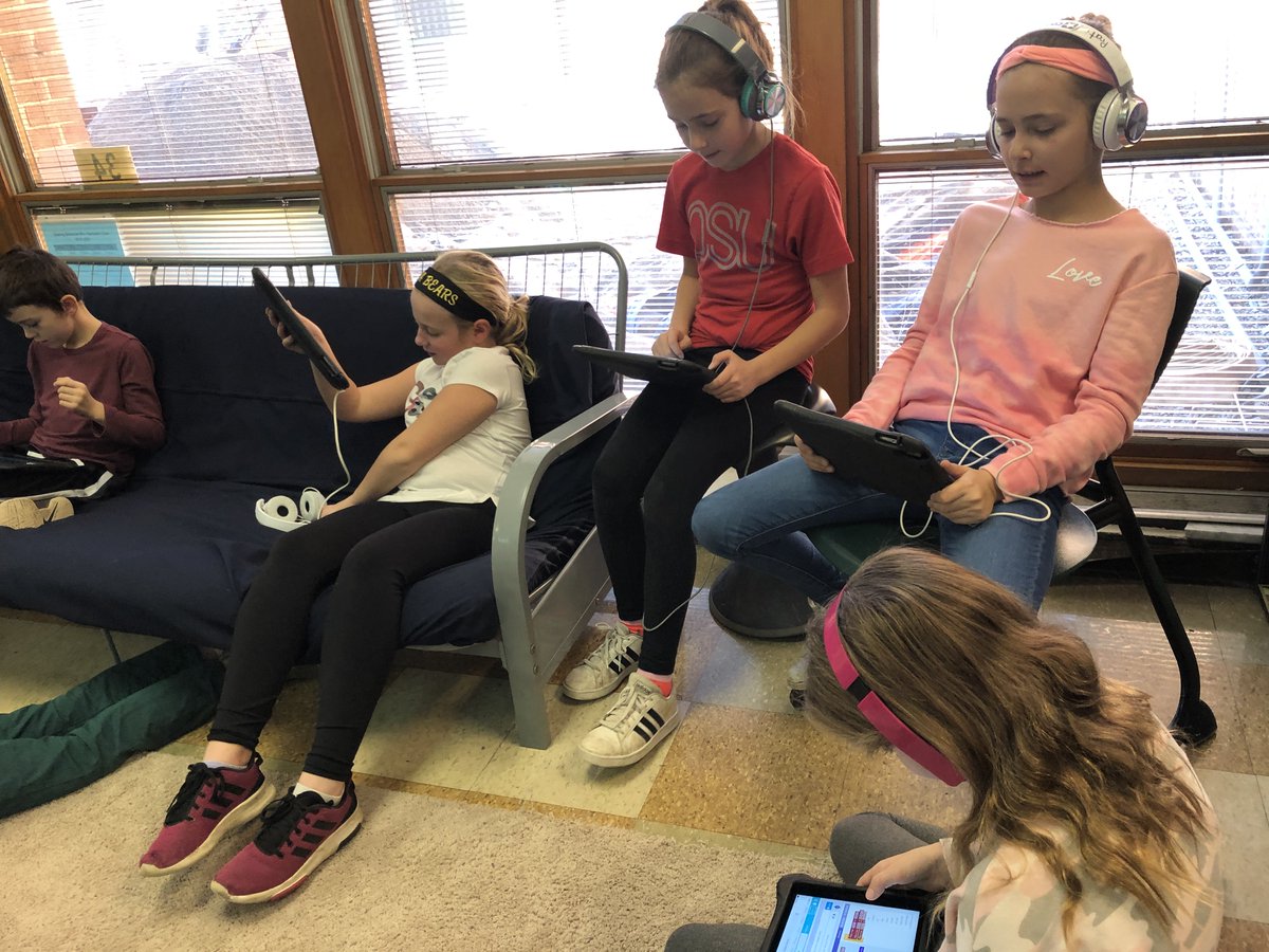 MrsPavlasek's tweet image. Thank you Jack & Joey from @ua_highschool for helping our class code! #HourOfCode @greensview_elem #morningmakers