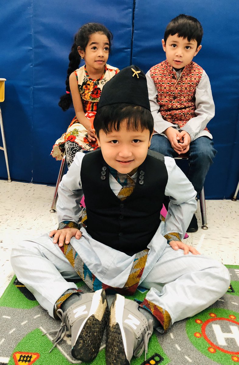 jeskovira_BW's tweet photo. Embracing our culture and look snazzy in RM 118 for Cultural Clothing Day! ❤️💚 https://t.co/OC3JKSuJWT