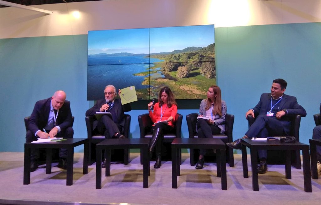 PNUDUruguay's tweet photo. Hoy en la #COP25, en Madrid, Walter Oyhantçabal del @MGAPUruguay destacó el apoyo del Programa global de adaptación al #CambioClimatico de @FAO y @pnud que permitió crear el plan nacional para el sector agropecuario uruguayo.
#NapAg https://t.co/lzuVs00ftY