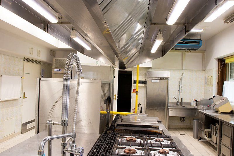 lighting_pl's tweet image. Firma Krulen zrealizowała projekt oświetlenia kuchni gastronomicznej na terenie kampusu Centrum Europejskiego w Natolinie.
#oświetlenie #oświetlenieled #led #krulen
bit.ly/2RoIckG