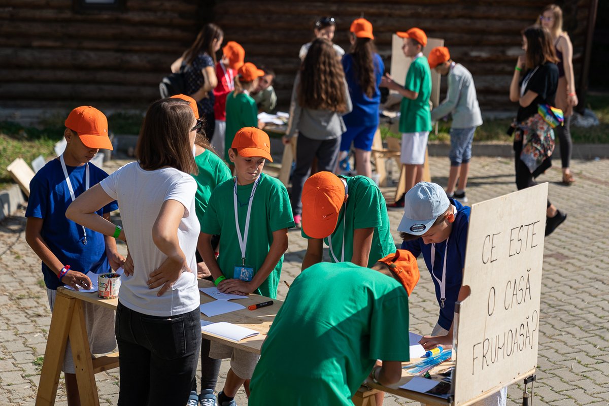 UiPath's tweet photo. While our robots push human achievement further, our humans fight for a ๐ where everybody has access to education. Cheers to all the volunteers in #UiPathFoundation and their effort to help Romanian kids come closer to their dreams. Happy #VolunteerDay - https://t.co/i5UtD7mbed. https://t.co/LmlzMAnPEJ
