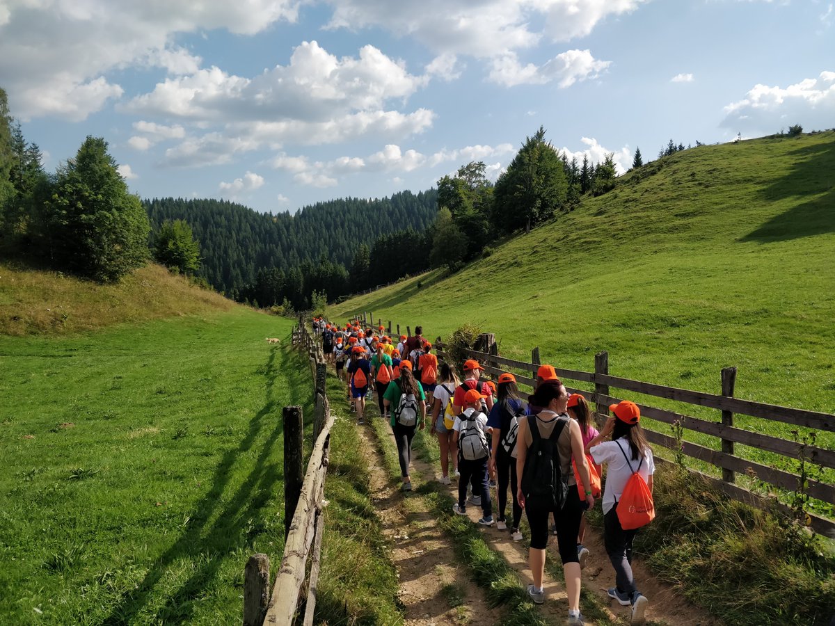 UiPath's tweet photo. While our robots push human achievement further, our humans fight for a ๐ where everybody has access to education. Cheers to all the volunteers in #UiPathFoundation and their effort to help Romanian kids come closer to their dreams. Happy #VolunteerDay - https://t.co/i5UtD7mbed. https://t.co/LmlzMAnPEJ